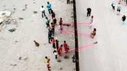 Imagem Arquiteto instala gangorra na fronteira EUA-México para crianças dos dois lados brincarem