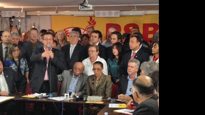 Imagem PSB oficializa chapa presidencial com Marina Silva e Beto Albuquerque