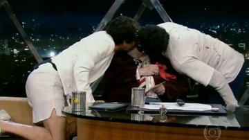 Imagem Beijo triplo gay: Jô Soares e dois convidados trocam selinhos durante programa