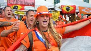 Imagem Holandeses se concentram no Pelourinho para caminhada até a Arena