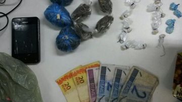 Imagem PM prende homem com drogas em Pirajá