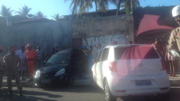 Imagem Motorista fica preso nas ferragens após acidente em Salvador