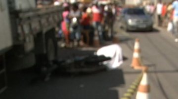 Imagem Homem morre em acidente entre moto e caminhão em Pirajá