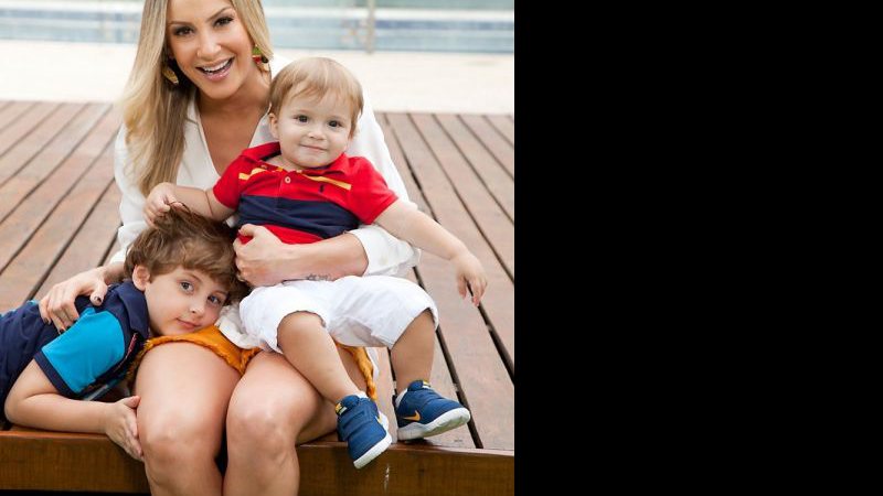 Imagem Mesmo em fase de correria, Claudia Leitte pensa em ter mais filhos