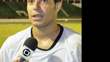 Imagem Bahia de Feira contrata ex-jogador do Vitória e mais três atletas