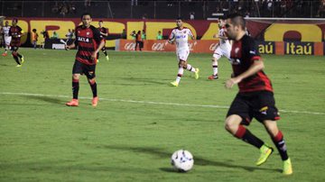 Imagem Juan perde pênalti, Vitória é derrotado pelo Flamengo e permanece na lanterna