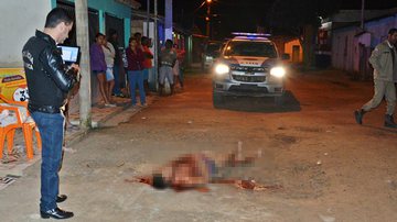 Imagem Cenas fortes: jovem é morto com golpe de facão e pauladas no sul da Bahia