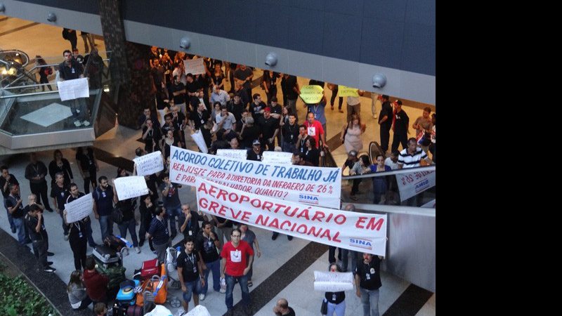 Imagem Aeroportuários rejeitam proposta e decidem manter greve 