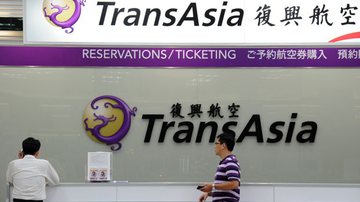 Imagem Avião da TransAsia cai em Taiwan e deixa 51 mortos