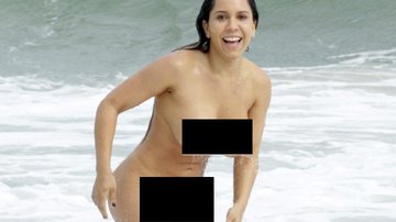 Imagem Mulher Melão fica nua em praia carioca; veja fotos