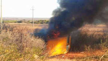 Imagem Bandidos explodem carro forte da Prossegur na Ba-052 e ferem funcionários