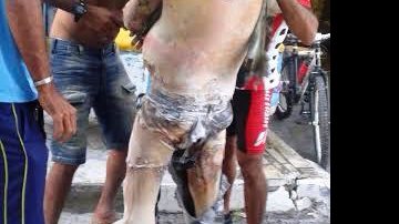Imagem Vídeo: durante assalto, bandidos torturam e ateam fogo em comerciante de Feira
