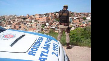 Imagem Tráfico de drogas: polícia prende três na Baixa do Soronha
