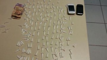 Imagem Polícia prende homem com mais de 170 pinos de cocaína no IAPI