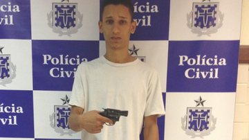 Imagem Jovem que integra facção “Caveira” é preso com arma na Sta. Mônica