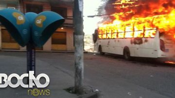 Imagem Tráfico: homens encapuzados incendeiam ônibus no bairro de Tancredo Neves