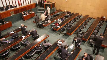 Imagem Deputados aprovam reajuste salarial para servidores do judiciário e do MP-BA