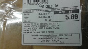 Imagem Cliente do Bompreço encontra besouro em embalagem de pão delícia