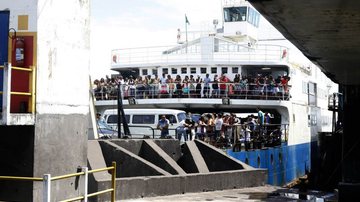 Imagem Feriadão: BR-324 registra lentidão, BA-099 está tranquila e ferry tem fila
