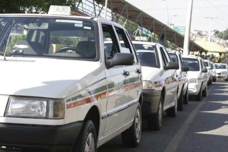 Imagem Prefeitura nega falta de fiscalização contra táxis clandestinos