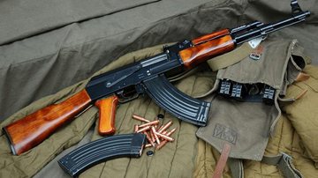 Imagem Disputa por canal da TV leva jovem a matar outro com AK-47