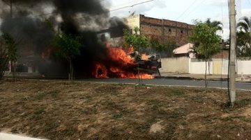 Imagem Caminhão pega fogo na BR 116