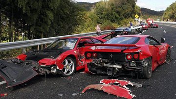Imagem Acidente com oito Ferraris causa prejuízo de U$ 1 mi