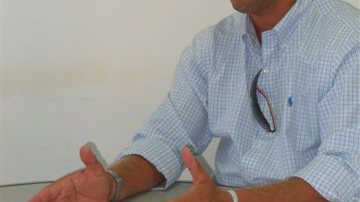 Imagem Presidente do Bahia tenta colocar a marca do Aristides Maltez na camisa