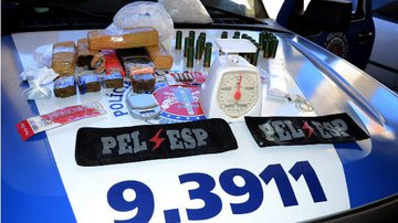 Imagem Polícia apreende drogas e munições de 12 e 38 na localidade do Inferninho