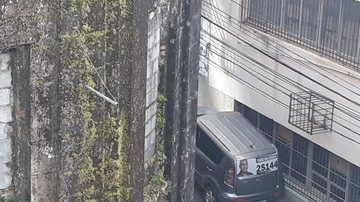 Imagem Propaganda antecipada? Carro com foto e número de Vado Malassombrado circula pelas ruas de Salvador