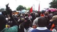 Imagem Vídeo: PMs e servidores da prefeitura se desentendem em manifestação