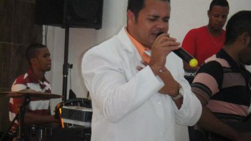 Imagem Após polêmica com ex-esposa e PM, cantor Marcio Moreno está desaparecido