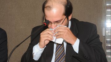 Imagem Gildásio Penedo, emocionado, se despede da Assembleia Legislativa